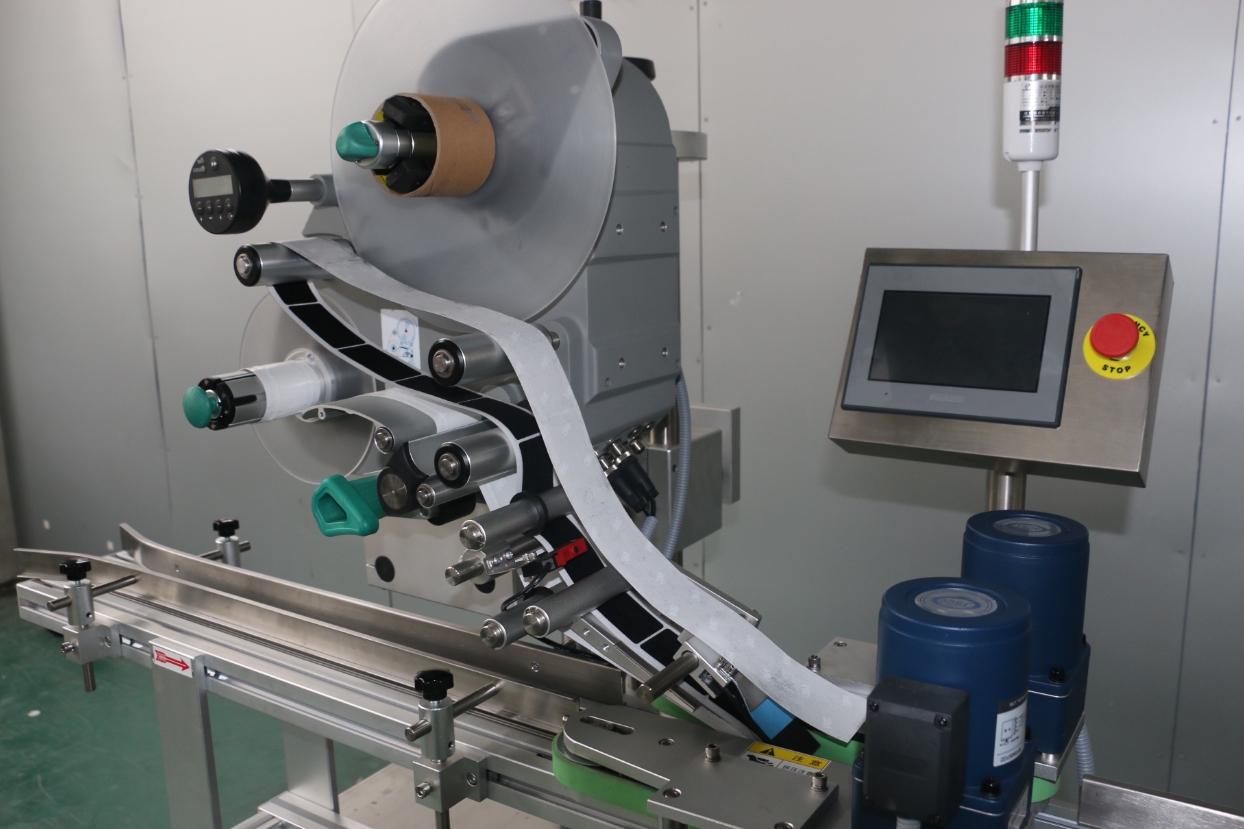 標簽傳感器應用于貼標機，助力高效生產